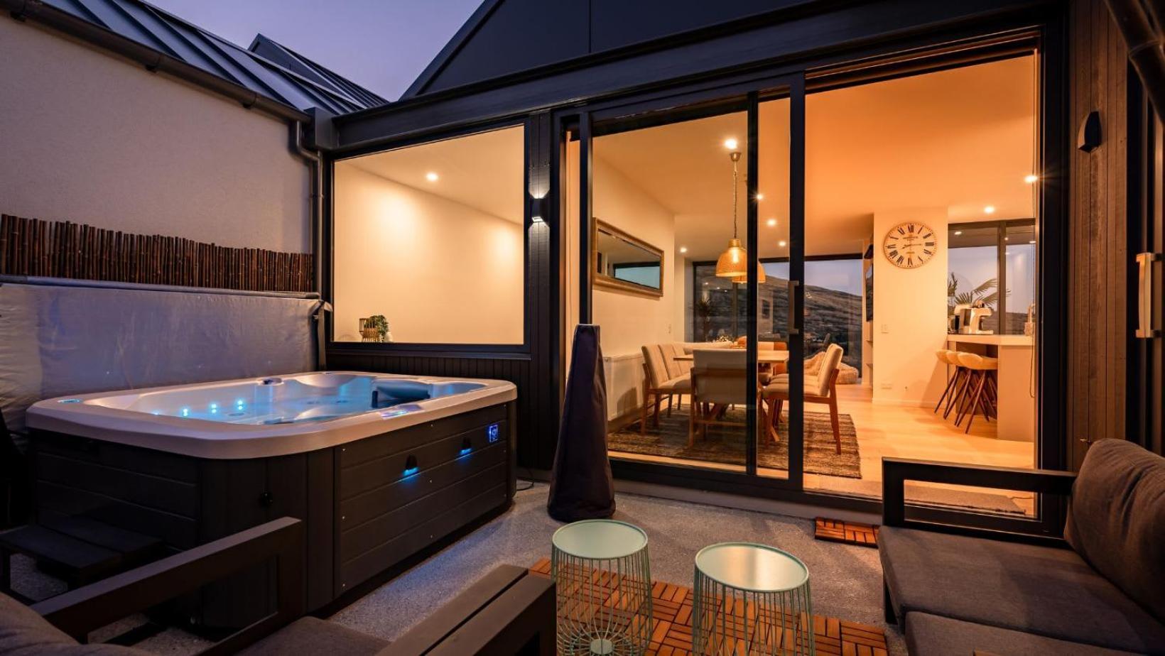 The Tiers- Hot Tub- Ac- Bbq- Free Parking Vila Queenstown Exterior foto